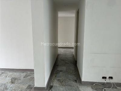 Apartamento de 3 alcobas en venta en El Poblado, Medellín, 140 m² · foto 3 de 13