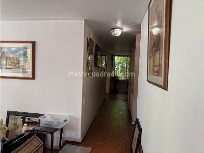 Apartamento de 3 alcobas en venta en La Aguacatala, Medellín, 188 m² · foto 9 de 14