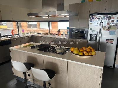 Apartamento de 3 alcobas en venta en Los Rosales, Bogotá, 230 m² · foto 6 de 16