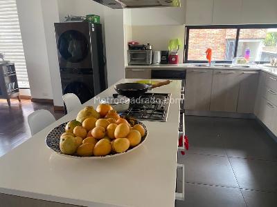 Apartamento de 3 alcobas en venta en Los Rosales, Bogotá, 230 m² · foto 8 de 16