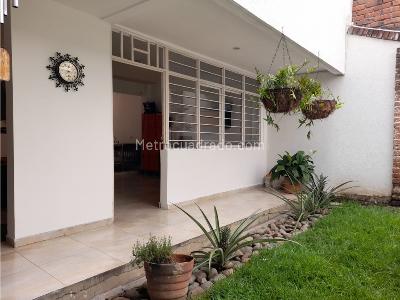Casa de 5 alcobas en venta en Prados Del Norte, Cali, 560 m² · foto 2 de 20