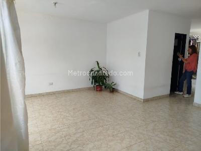 Casa de 5 alcobas en venta en Las Ceiba, Cali, 147 m² · foto 13 de 20
