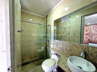 Casa de 4 alcobas en venta en Cn Los Angeles, Girardot, 239 m² · foto 17 de 20