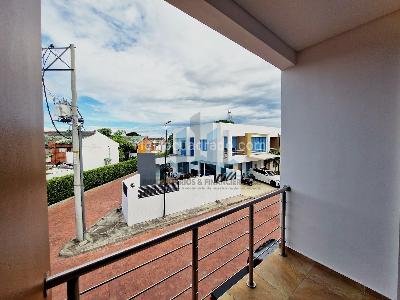 Casa de 4 alcobas en venta en Cn Los Angeles, Girardot, 239 m² · foto 13 de 20