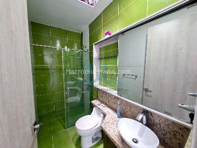 Casa de 4 alcobas en venta en Cn Los Angeles, Girardot, 239 m² · foto 15 de 20