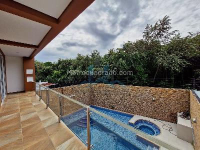 Casa de 4 alcobas en venta en Cn Los Angeles, Girardot, 239 m² · foto 19 de 20