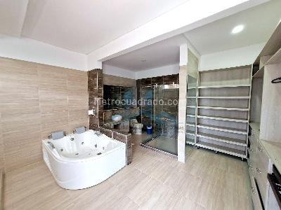 Casa de 4 alcobas en venta en Cn Los Angeles, Girardot, 239 m² · foto 12 de 20