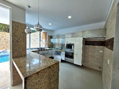 Casa de 4 alcobas en venta en Cn Los Angeles, Girardot, 239 m² · foto 8 de 20