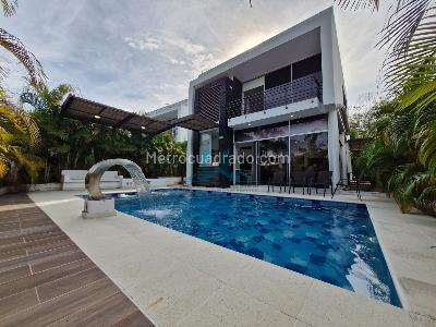 Casa de 3 alcobas en venta en Br Portachuelo, Girardot, 325 m² · foto 2 de 20