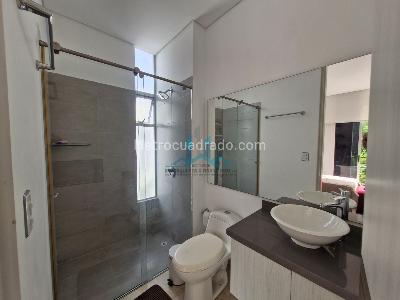 Casa de 3 alcobas en venta en Br Portachuelo, Girardot, 325 m² · foto 18 de 20