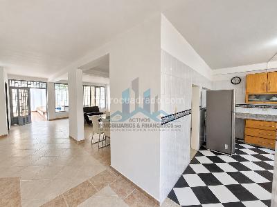 Casa de 4 alcobas en venta en Br Rosablanca, Girardot, 220 m² · foto 7 de 18