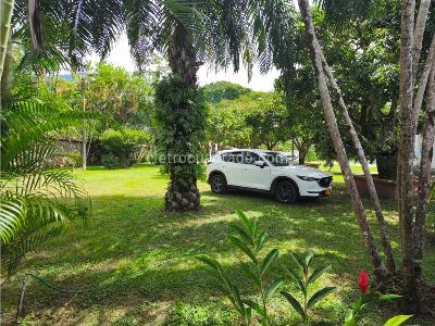 Casa de 5 alcobas en venta en El Salado, Ibagué, 1262 m² · foto 2 de 13