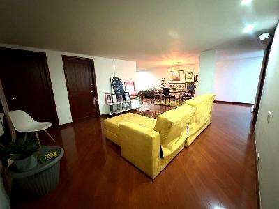 Apartamento de 3 alcobas en venta en Santa Barbra Central, Bogotá, 145 m² · foto 4 de 7