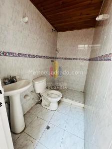 Casa de 3 alcobas en arriendo en Interlaken, Ibagué, 236 m² · foto 17 de 20