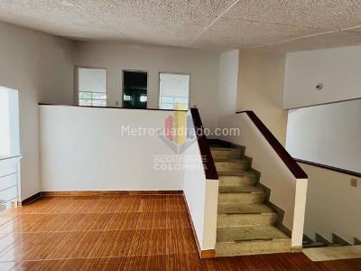 Casa de 3 alcobas en arriendo en Interlaken, Ibagué, 236 m² · foto 7 de 20