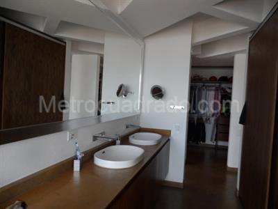 Apartamento de 3 alcobas en venta en Bella Suiza, Bogotá, 218 m² · foto 15 de 19