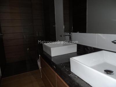 Apartamento de 3 alcobas en venta en Los Rosales, Bogotá, 178 m² · foto 17 de 20