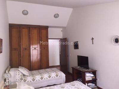 Casa de 4 alcobas en venta en Chico Navarra, Bogotá, 615 m² · foto 16 de 20