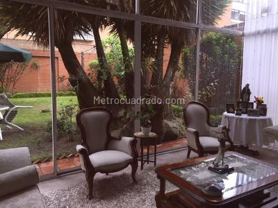 Casa de 4 alcobas en venta en Chico Navarra, Bogotá, 615 m² · foto 2 de 20