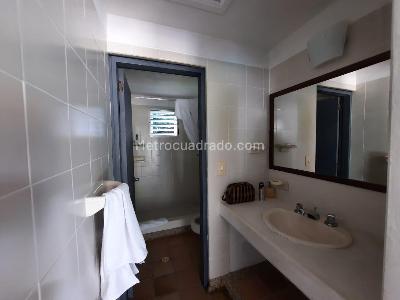 Casa de 4 alcobas en venta en Puerto Peñalisa, Girardot, 300 m² · foto 2 de 20