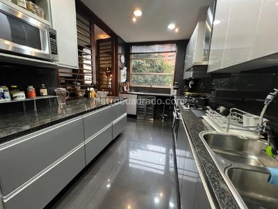 Apartamento de 3 alcobas en venta en Cabrera Chico, Bogotá, 232 m² · foto 11 de 20