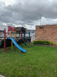 Casa de 4 alcobas en venta en Niza Antigua, Bogotá, 320 m² · foto 3 de 19