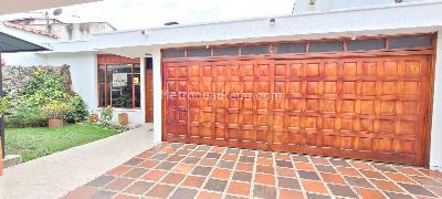 Casa de 4 alcobas en venta en Niza Norte, Bogotá, 405 m² · foto 3 de 20