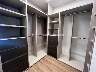 Apartamento de 3 alcobas en venta en La Cabrera, Bogotá, 243 m² · foto 8 de 12