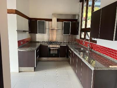 Casa de 3 alcobas en venta en Encenillos De Sindamanoy, Bogotá, 226 m² · foto 9 de 20