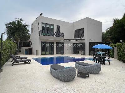 Casa de 4 alcobas en venta en Girardot, Girardot, 200 m² · foto 2 de 18