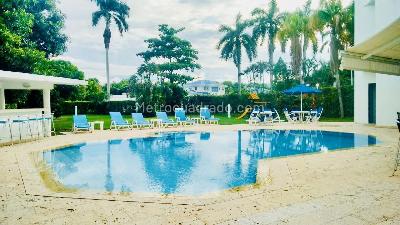 Casa de 5 alcobas en venta en Condominio Campestre El Peñon, Girardot, 401 m² · foto 2 de 20