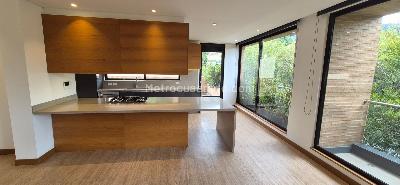 Apartamento de 2 alcobas en venta en Santa Barbara Alta Usaquen, Bogotá, 189 m² · foto 2 de 14