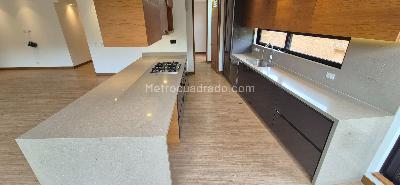 Apartamento de 2 alcobas en venta en Santa Barbara Alta Usaquen, Bogotá, 189 m² · foto 3 de 14