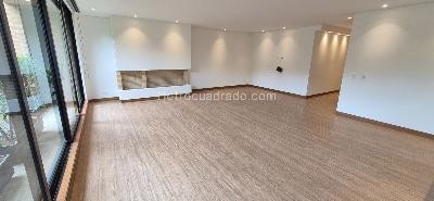 Apartamento de 2 alcobas en venta en Santa Barbara Alta Usaquen, Bogotá, 189 m² · foto 4 de 14