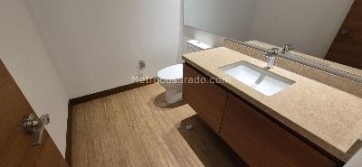 Apartamento de 2 alcobas en venta en Santa Barbara Alta Usaquen, Bogotá, 189 m² · foto 6 de 14