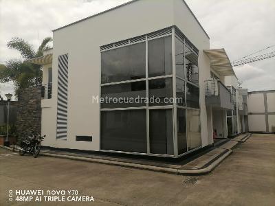 Casa de 3 alcobas en venta en Condominio Campestre Quintas De San Francisco, Ibagué, 236 m² · foto 2 de 19