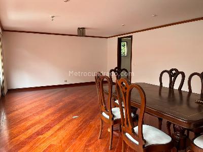 Apartamento de 3 alcobas en venta en Santa Barbara Central, Bogotá, 167 m² · foto 3 de 19