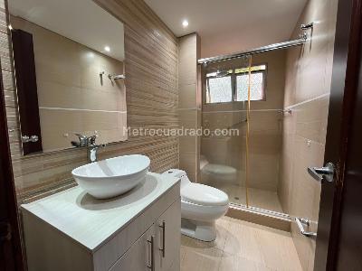 Apartamento de 3 alcobas en venta en Santa Barbara Central, Bogotá, 167 m² · foto 16 de 19