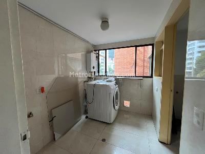 Apartamento de 3 alcobas en venta en Santa Barbara Central, Bogotá, 167 m² · foto 7 de 19