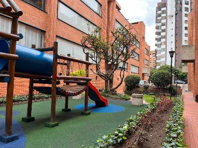 Apartamento de 3 alcobas en venta en Santa Barbara Central, Bogotá, 167 m² · foto 18 de 19