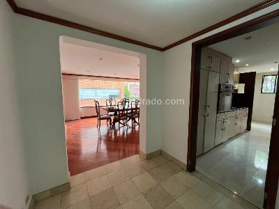 Apartamento de 3 alcobas en venta en Santa Barbara Central, Bogotá, 167 m² · foto 4 de 19