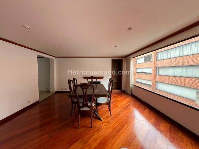 Apartamento de 3 alcobas en venta en Santa Barbara Central, Bogotá, 167 m² · foto 2 de 19