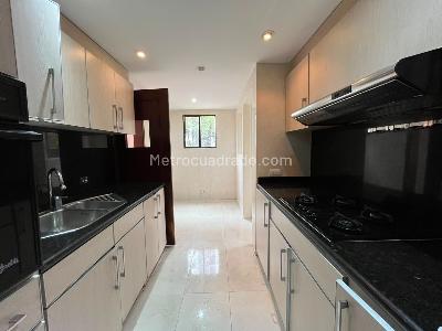 Apartamento de 3 alcobas en venta en Santa Barbara Central, Bogotá, 167 m² · foto 5 de 19