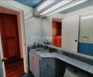 Apartamento en venta en Los Rosales, Bogotá · foto 9 de 18