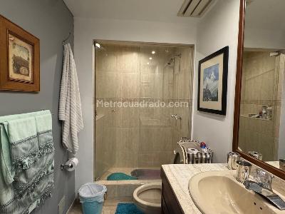 Apartamento de 3 alcobas en venta en Los Rosales, Bogotá, 220 m² · foto 10 de 15