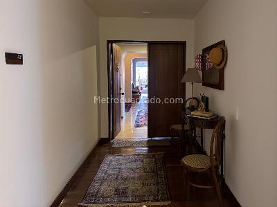 Apartamento de 3 alcobas en venta en Los Rosales, Bogotá, 220 m² · foto 2 de 15