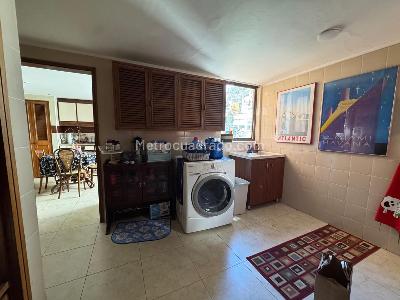 Apartamento de 3 alcobas en venta en Los Rosales, Bogotá, 220 m² · foto 6 de 15