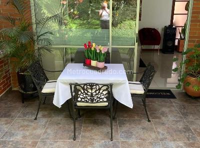Casa de 3 alcobas en venta en Benedictinos, Envigado, 220 m² · foto 4 de 15