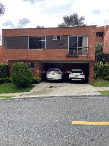 Casa de 3 alcobas en venta en Benedictinos, Envigado, 220 m² · foto 12 de 15