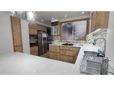 Apartamento de 3 alcobas en venta en Lorena, Medellín, 152 m² · foto 4 de 16